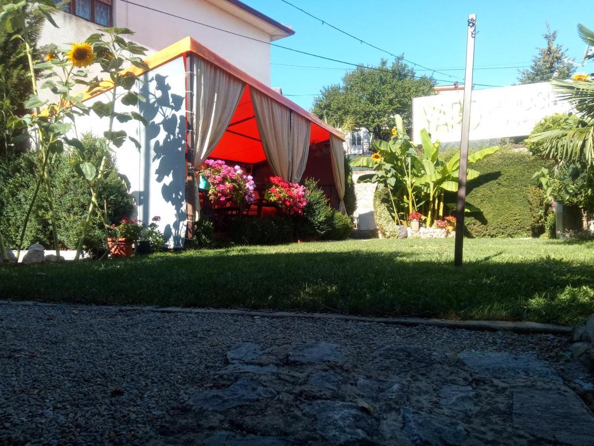 Yard House Trpejca Hotell Ohrid Exteriör bild