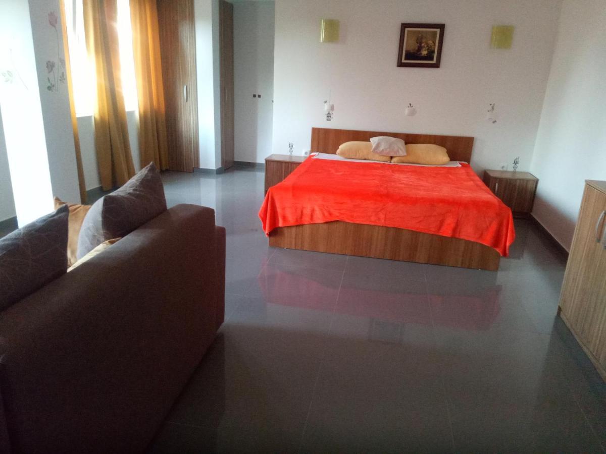 Yard House Trpejca Hotell Ohrid Exteriör bild