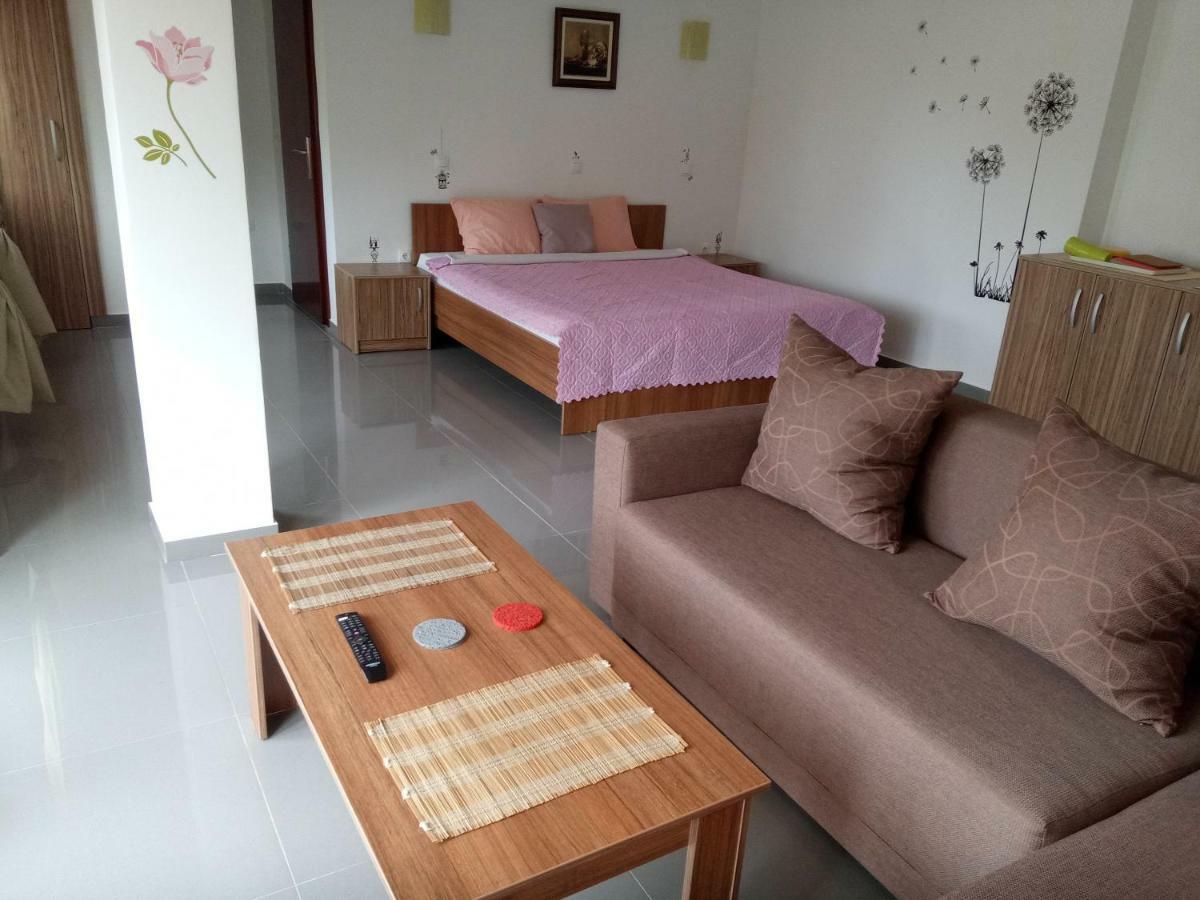 Yard House Trpejca Hotell Ohrid Exteriör bild