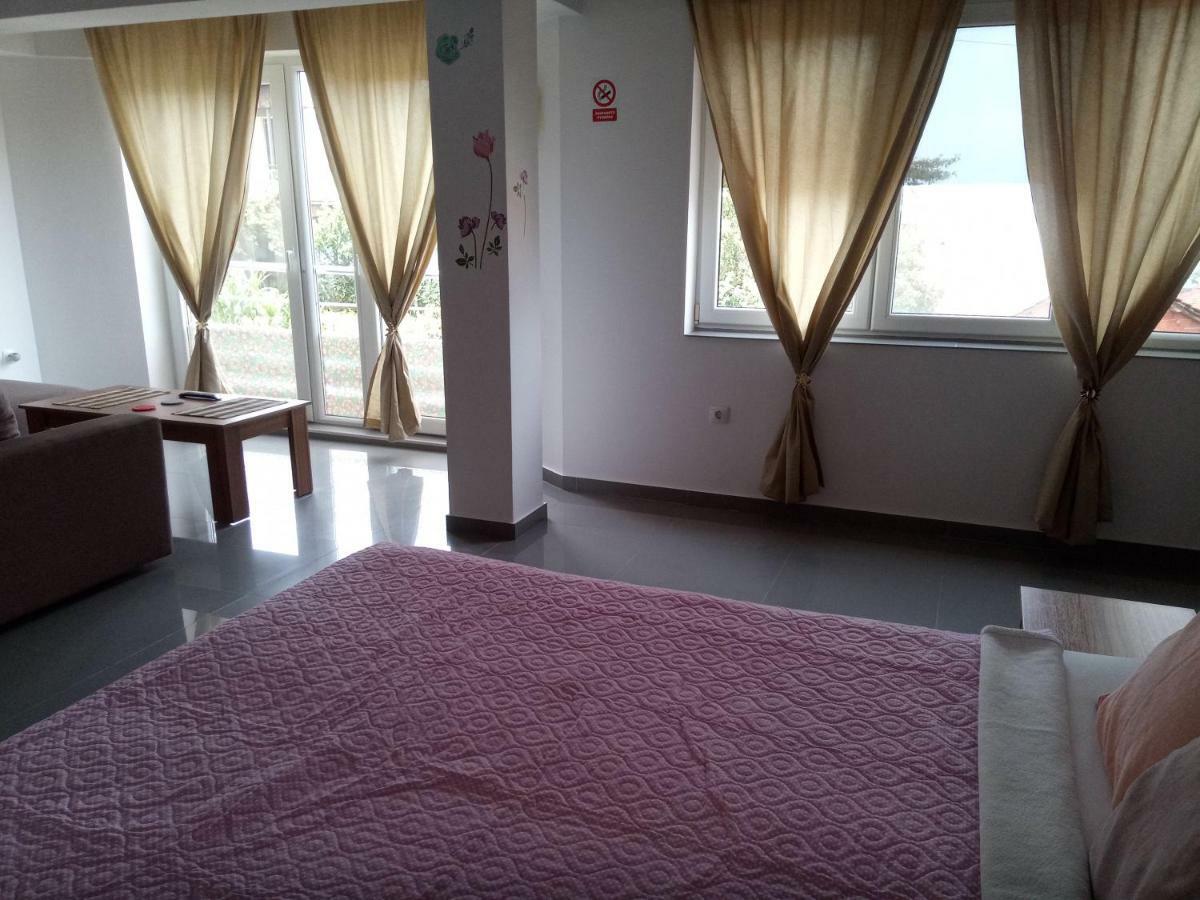 Yard House Trpejca Hotell Ohrid Exteriör bild